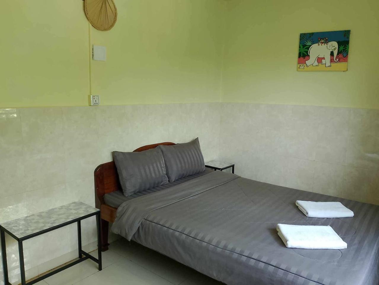 Route 76 Guest House Сен Монуром Екстериор снимка