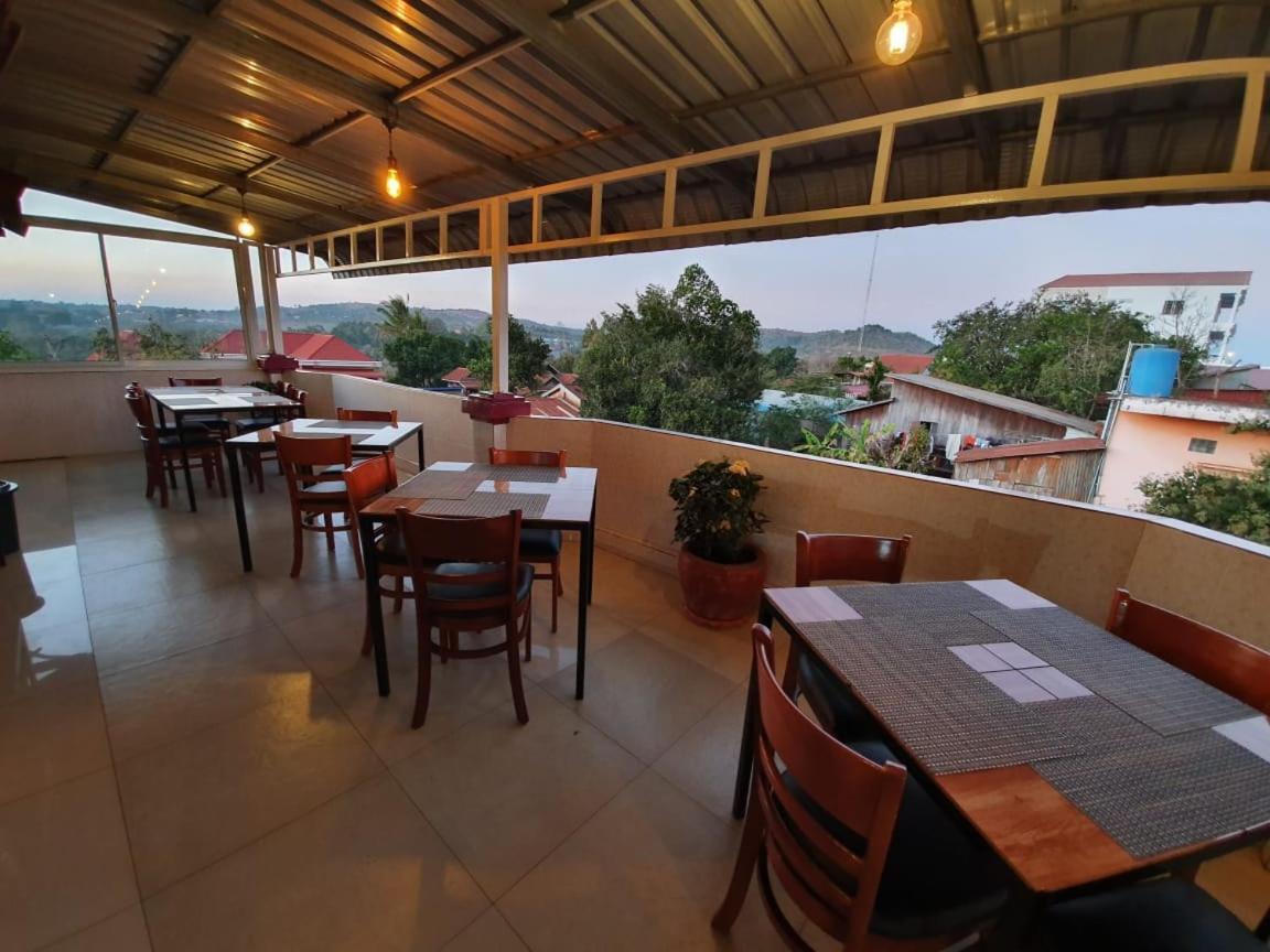 Route 76 Guest House Сен Монуром Екстериор снимка